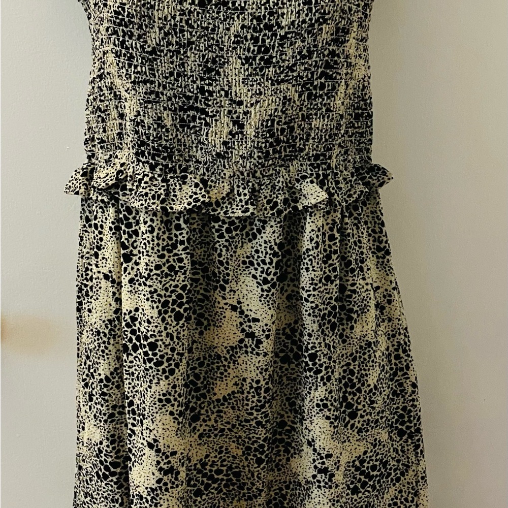 Feminine and Flirty Black and Cream Patterned Summer Dress. Size L